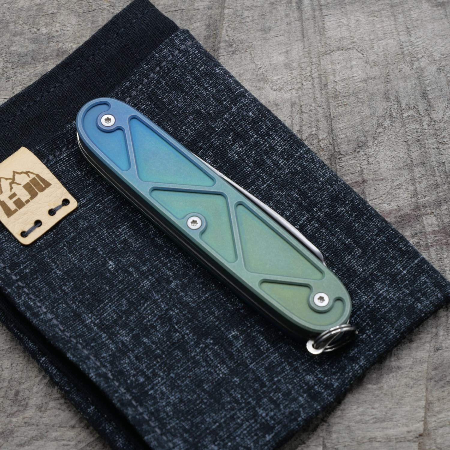 Li.JU MOD - TITAN - TRIANGLE - anodisiert stonewashed - PIONEER - Titan Grade 5  (Ti 6AI 4V)  - 93mm